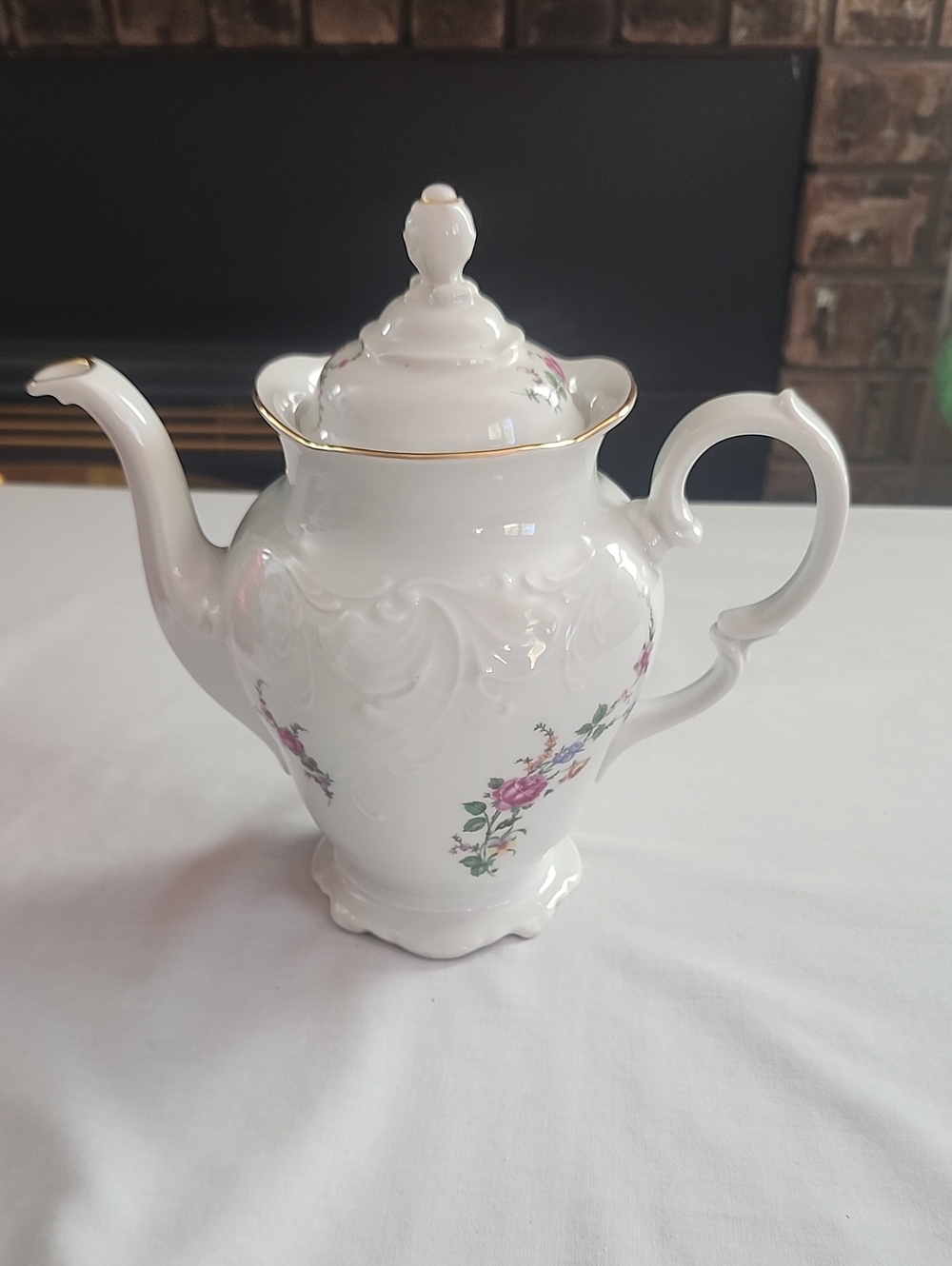 Wawel Tea Pot With Embossed White Pattern Decorated With A Pink Rose Design